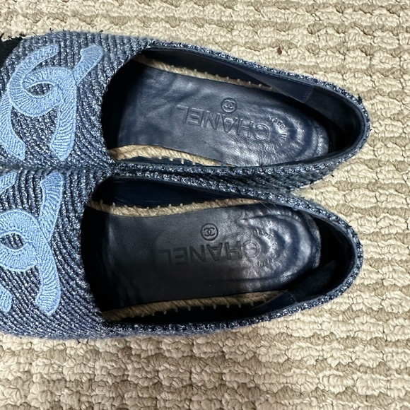 CHANEL BLACK AND BLUE TWEED ESPADRILLE FLATS. SIZE 36. - Picture 4 of 7